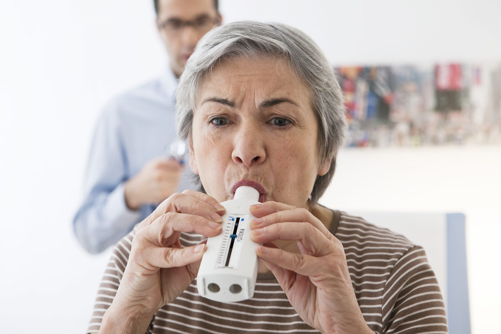 Лечения кашель у пожилых людей. Пациент с бронхиальной астмой. Заболевания органов дыхания у пожилых людей. Астма у пожилых. Реабилитация бронхиальной астмы.